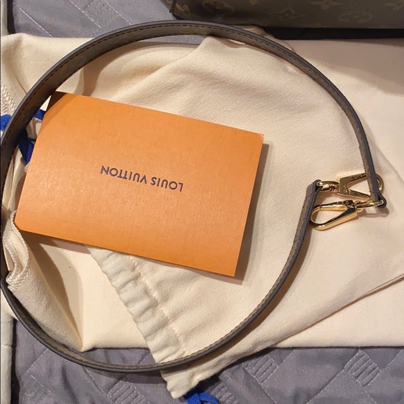 Louis Vuitton Montaigne MM - Picture 7 of 10